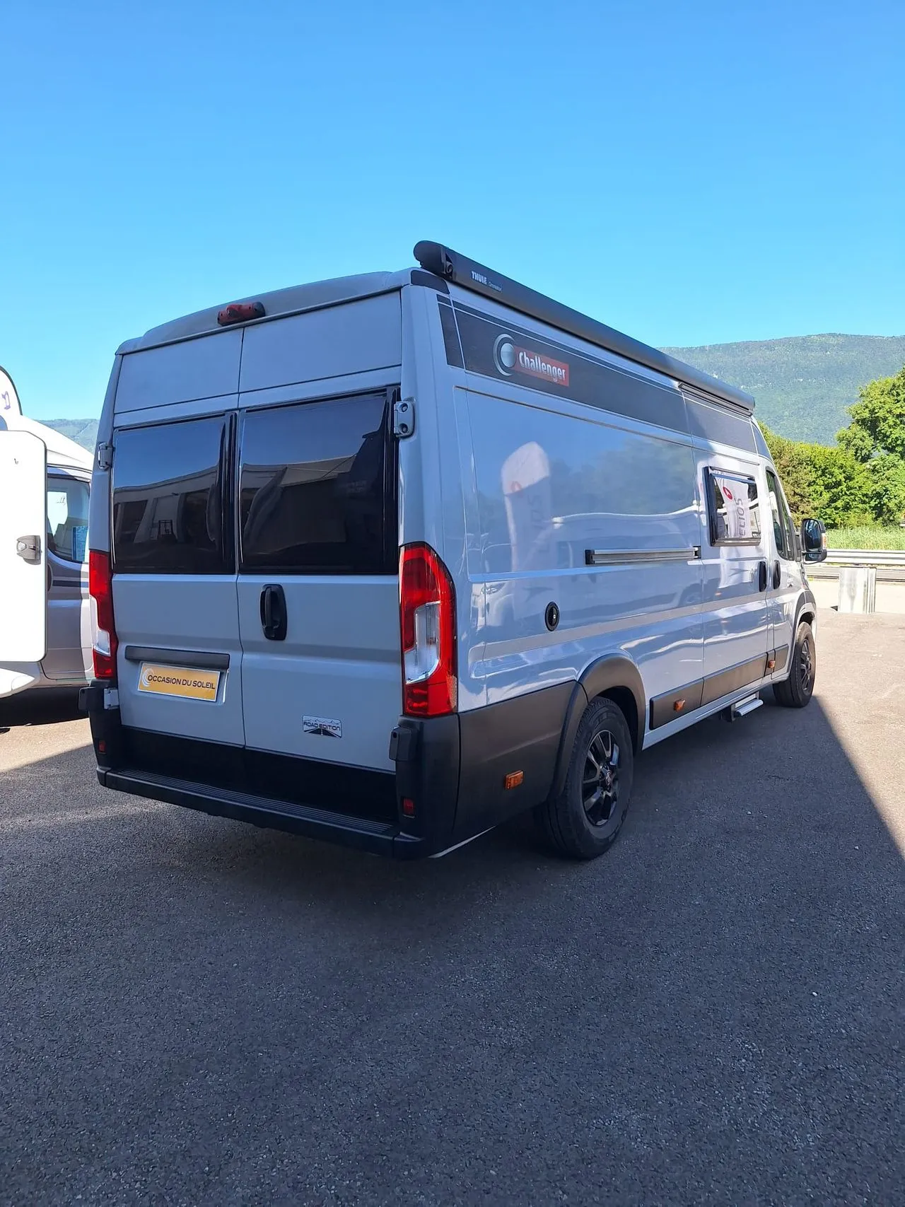 V 210 Road Edition VIP